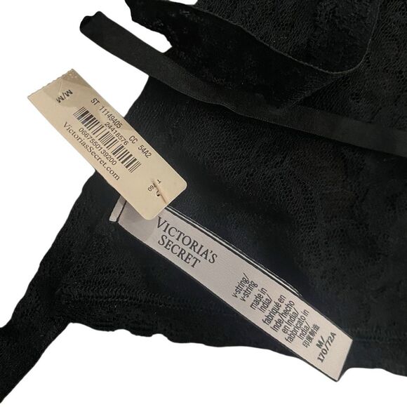 Victoria’s Secret new with tag black lace, thong size medium - Picture 3 of 3